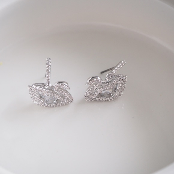 Swarovski Dancing Swan earrings, Swan, White, Rhodium plated 5514420 - Picture 2 of 6